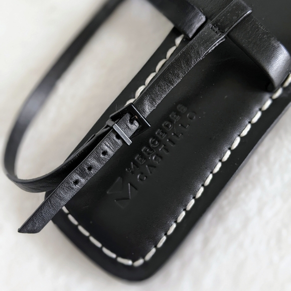 Mercedes Castillo Leather T-Strap Thong Sandal Flat Black Silver EU40 10 NWOB - Picture 12 of 15